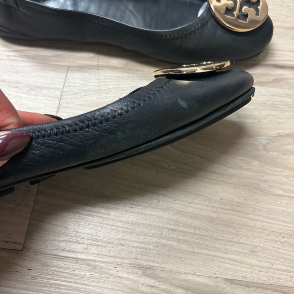 Tori Burch Ballet Flats Women 7 Claire Black Leather Slip On Gold Medallion - Picture 9 of 13
